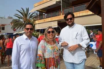 Alberto Rdríguez e Isabel Navarro triunfan en la XVII Travesía a Nado de Salinetas (Foto TA)